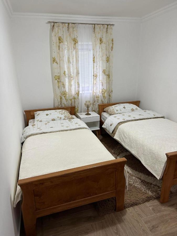 דירות Nikšić Apartman Emily מראה חיצוני תמונה