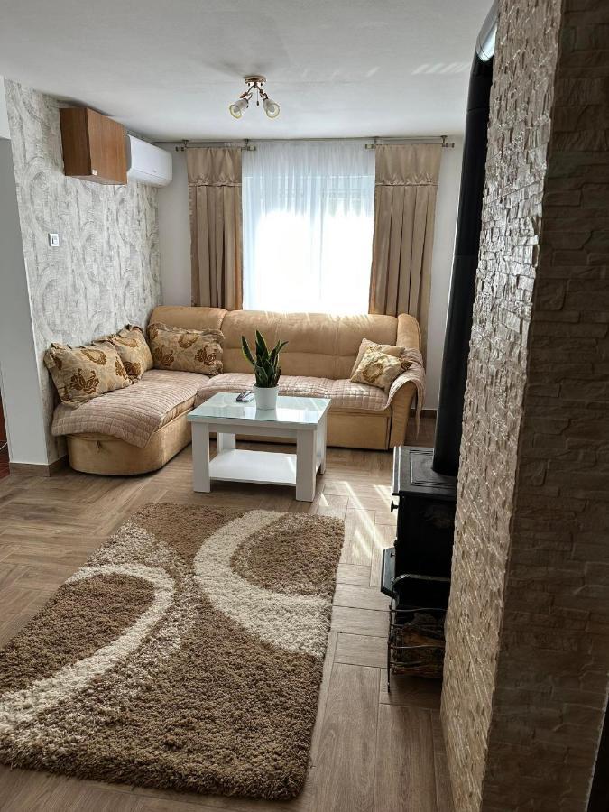 דירות Nikšić Apartman Emily מראה חיצוני תמונה