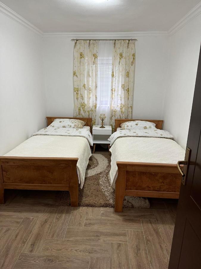 דירות Nikšić Apartman Emily מראה חיצוני תמונה