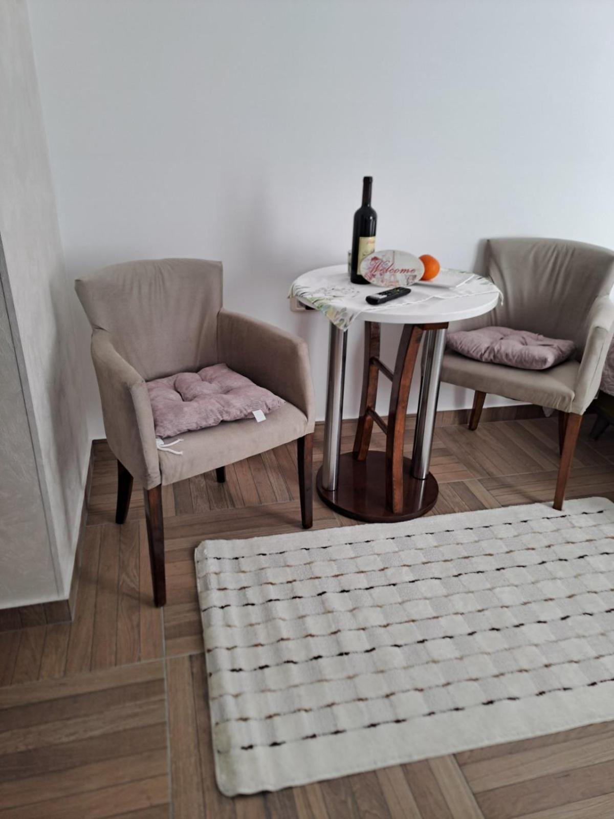 Nikšić Apartmani Emily & Jully מראה חיצוני תמונה