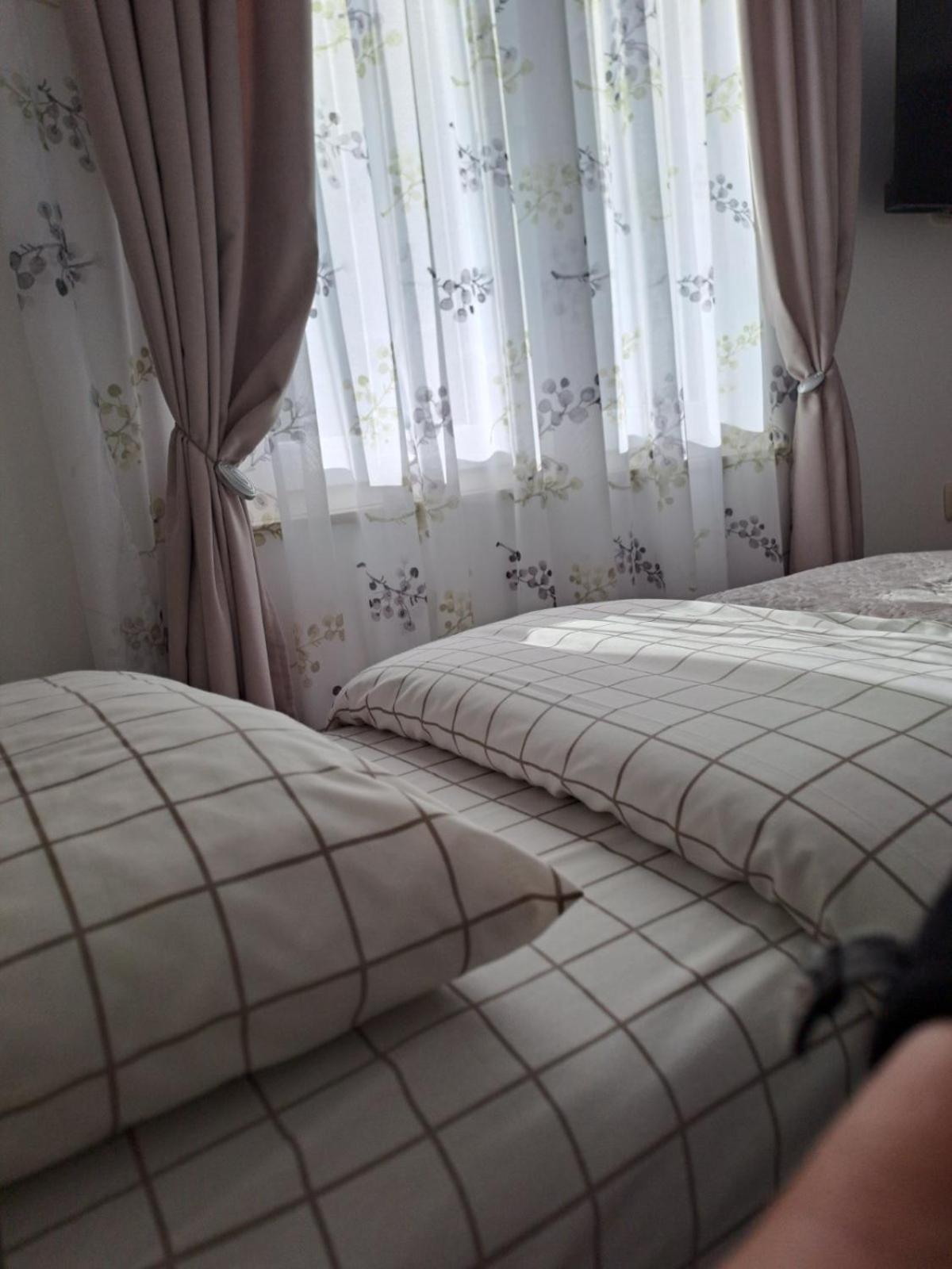 Nikšić Apartmani Emily & Jully מראה חיצוני תמונה