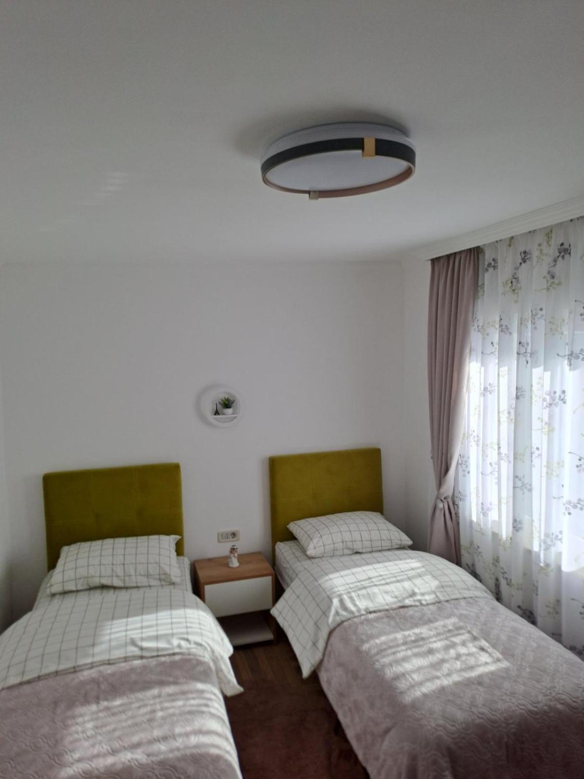 Nikšić Apartmani Emily & Jully מראה חיצוני תמונה