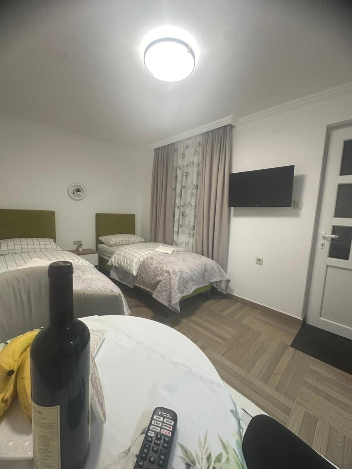 Nikšić Apartmani Emily & Jully מראה חיצוני תמונה