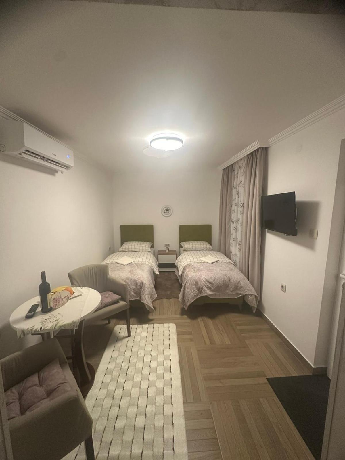 Nikšić Apartmani Emily & Jully מראה חיצוני תמונה