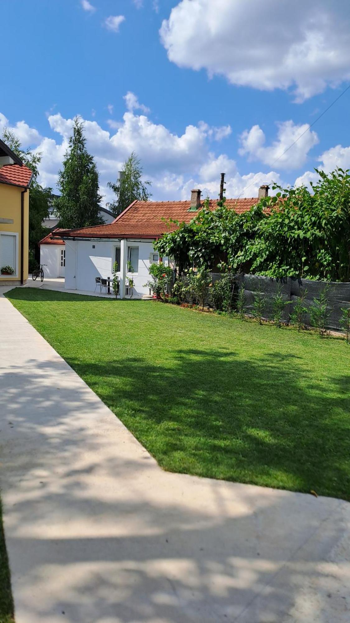 Nikšić Apartmani Emily & Jully חדר תמונה